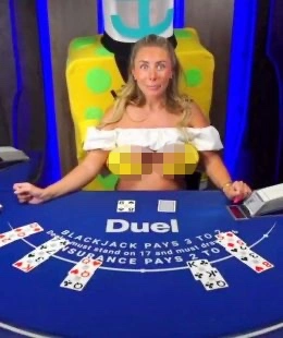 Bonnie Blue vierailee Duel.comin live-blackjack-studiossa